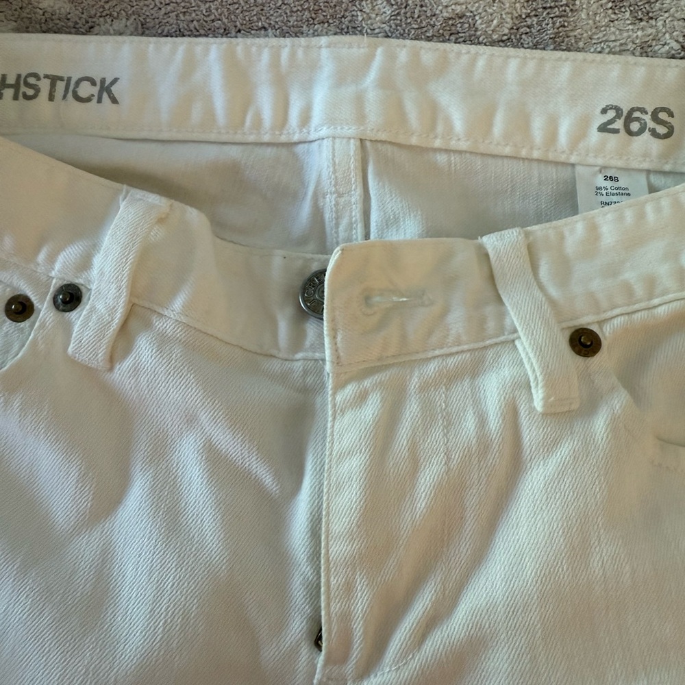White High-Rise Jeans